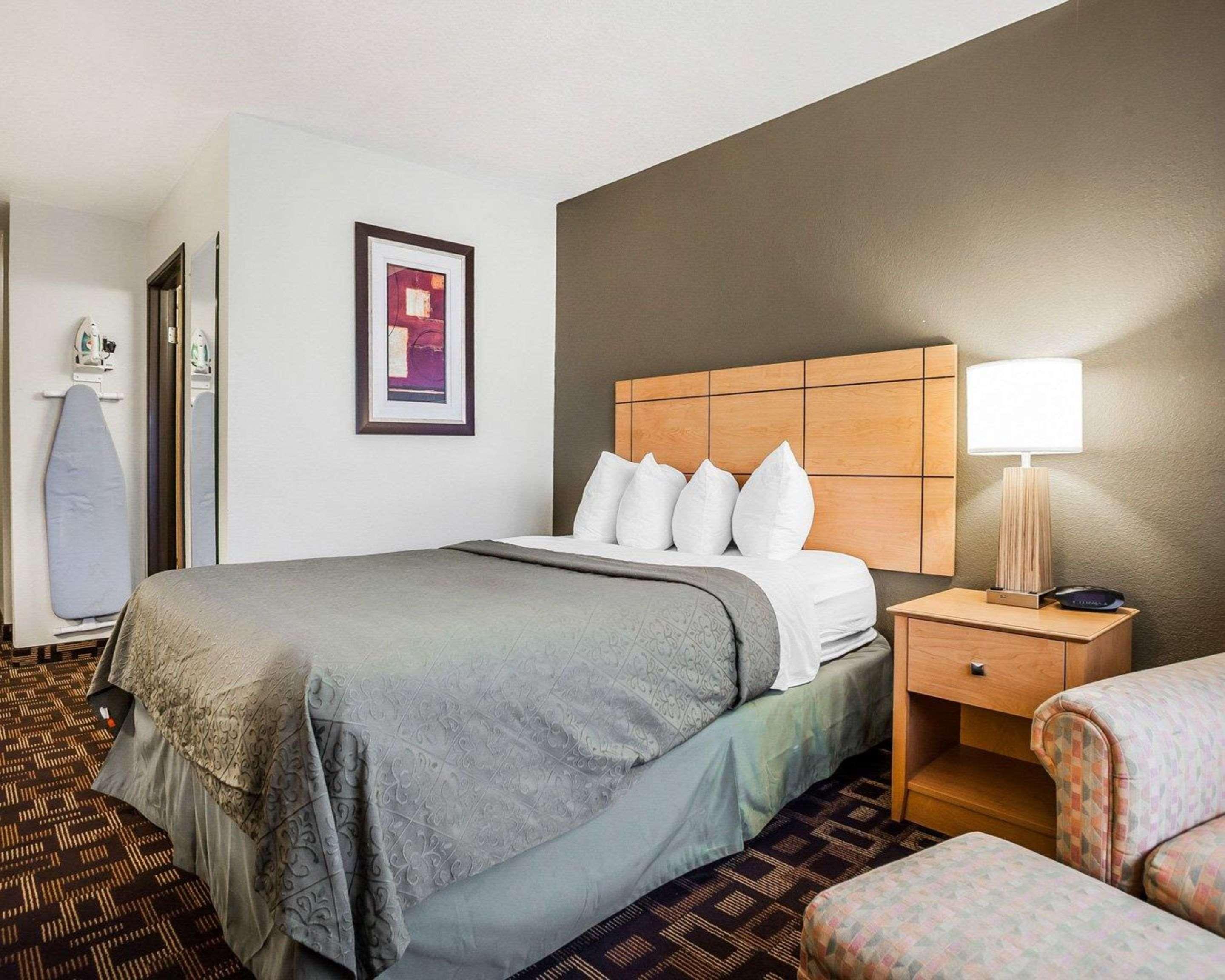 Quality Inn & Suites Des Moines Airport Exterior foto